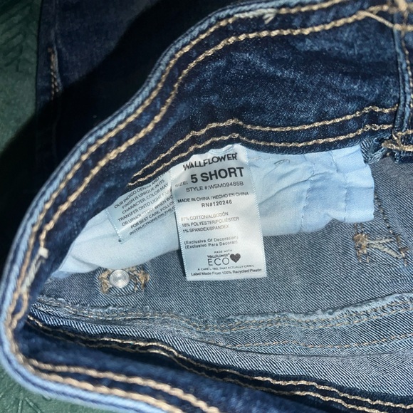 WallFlower Luscious Curvy Bootcut Jeans for Women Mid-Rise Insta Stretch 5 Short - Picture 4 of 9